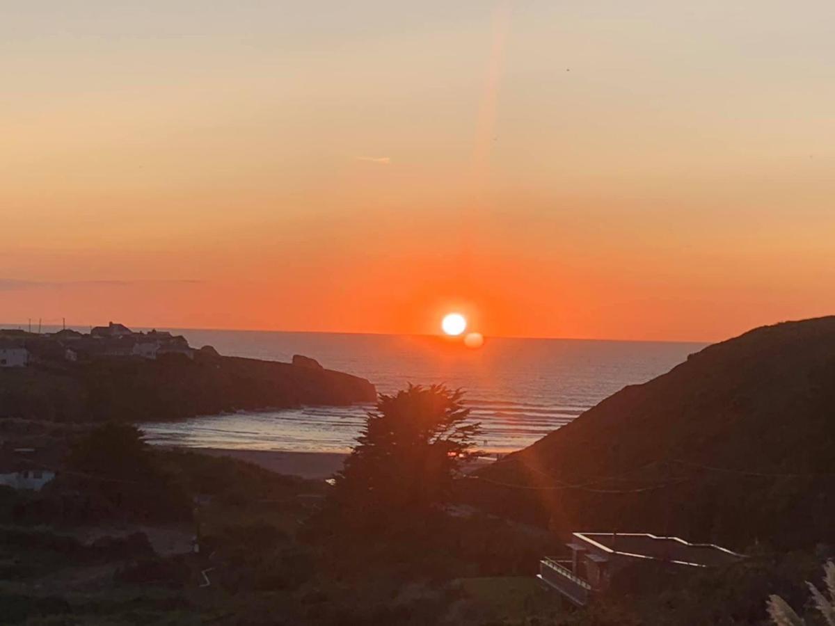 Tides Reach, Deluxe Shepherds Hut 1, 100M From The Beach Saint Merryn Exterior photo